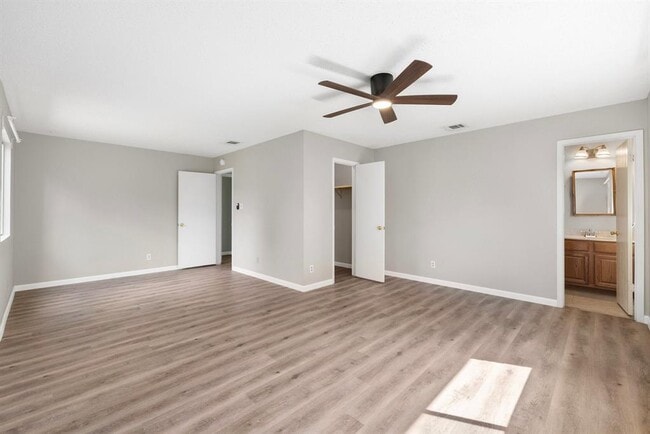 Building Photo - 2404 Broken Oak Dr