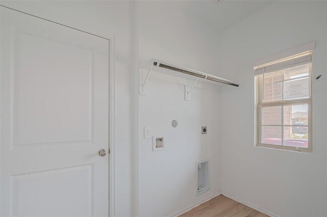 Building Photo - 18439 Summit Ranch Dr