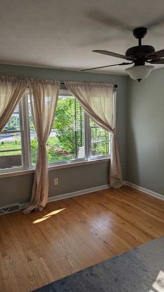 Building Photo - 732 Fairview Rd