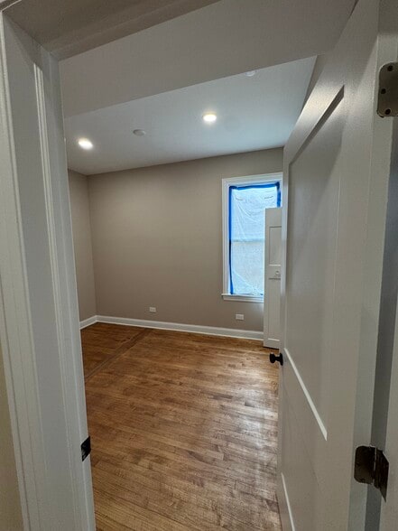 Third Room - 5335 W 23rd Pl