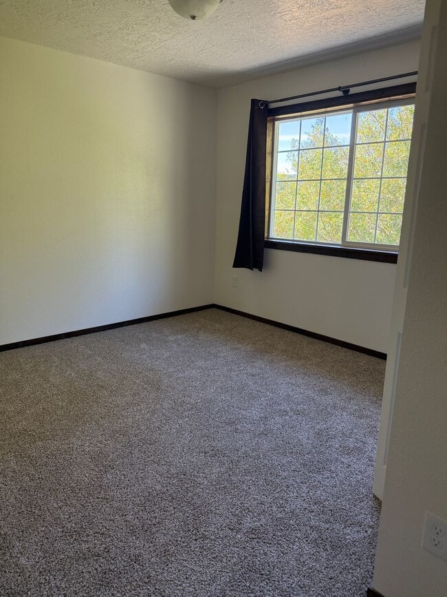 Building Photo - Country Living in this new remodel house