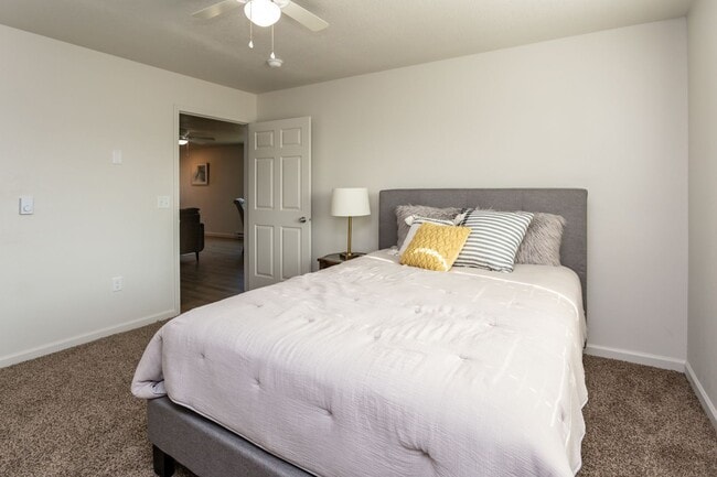 Building Photo - 3 Bedroom, Single-story Townhomes for rent...