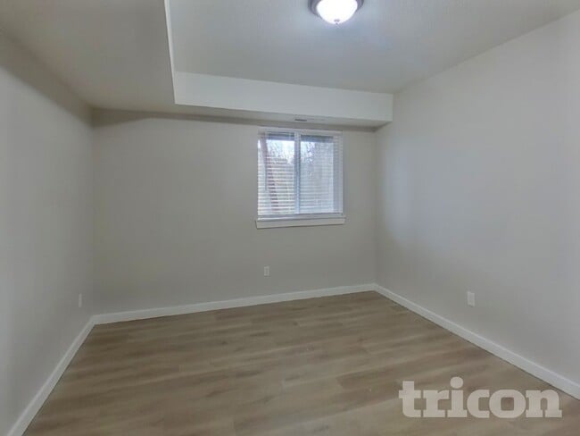 Building Photo - 2525 W 10th St