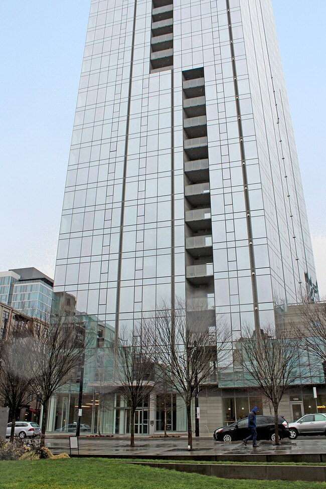 Building Photo - Unrivaled Cosmopolitan Condo w/Breathtaking City & River Views