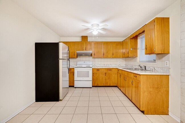 Building Photo - 3/2 Home in Daytona Beach