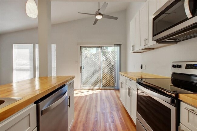 Building Photo - 12820 Copper Cliff Ave