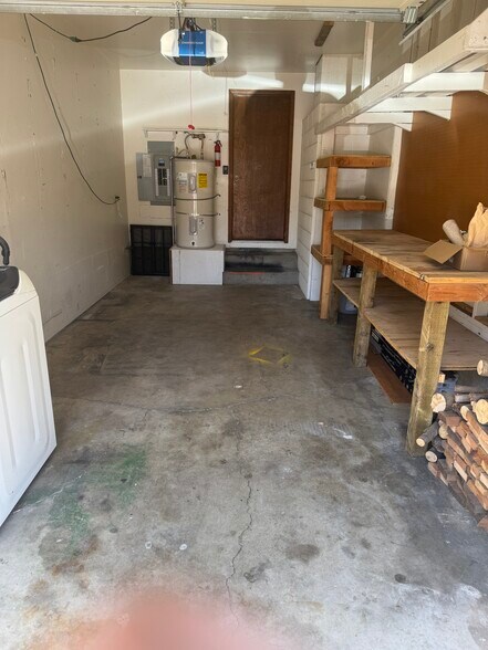 Building Photo - 18035 Weaver Ct