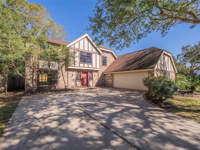 Building Photo - 2722 Carmel Woods Dr