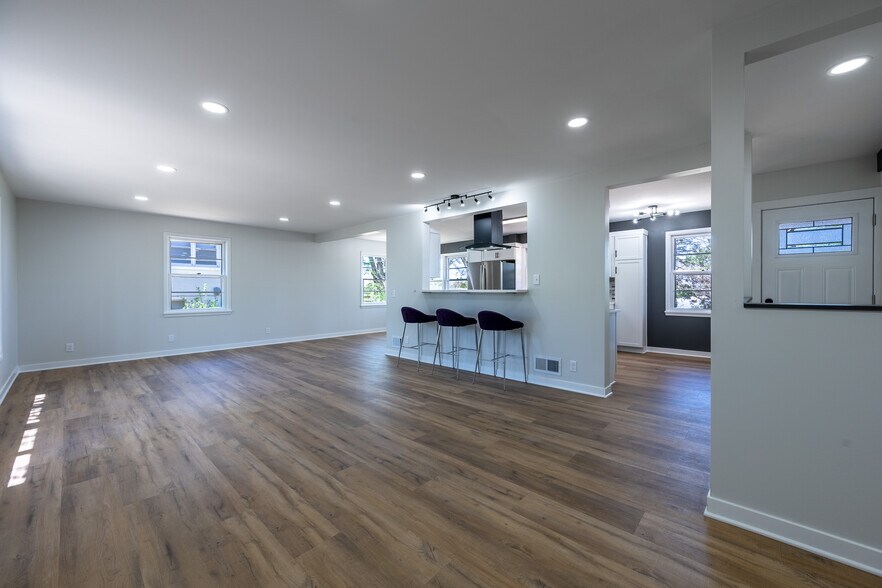 Building Photo - 4670 Frederick St