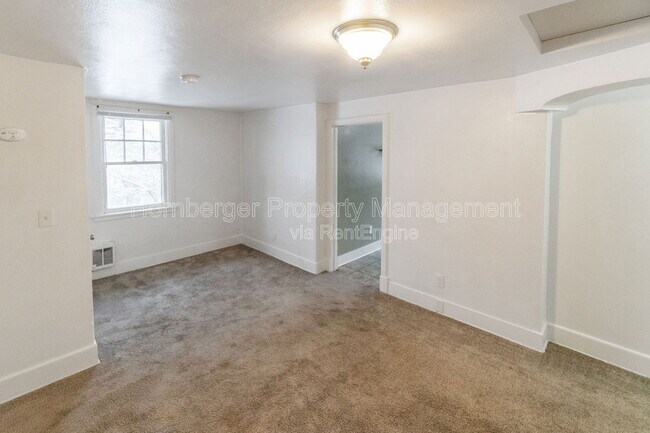 Building Photo - 1108 W 12th Ave