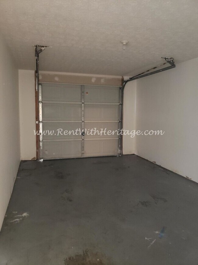 Building Photo - GREAT ONE LEVEL TOWNHOME / END UNIT / POPULAR DOWNTOWN VILLA RICA AREA / CAN WALK TO SHOPPING AND...