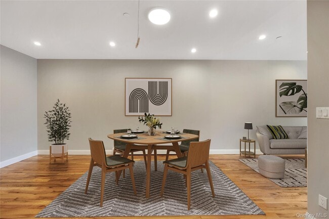 Building Photo - 197 E 55th St