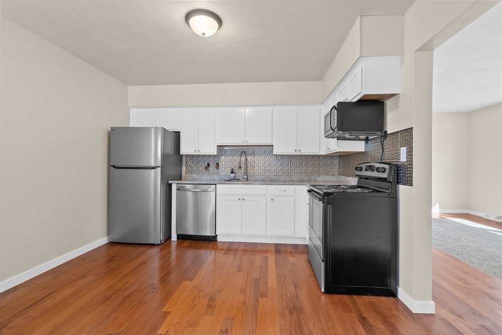 Building Photo - 3022 Cottonwood Ln