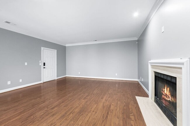 Building Photo - Charming 2BR/2BA condo in Green Hills!
