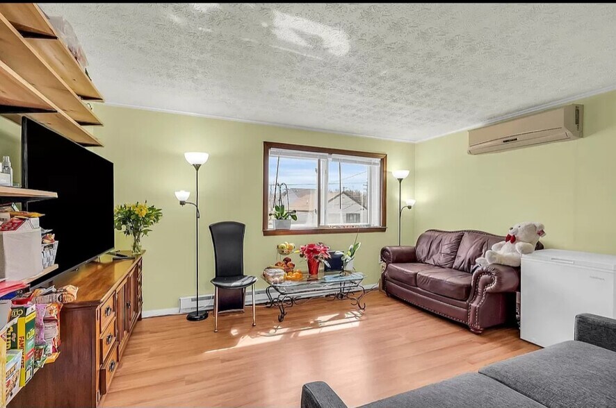 Building Photo - 30 Enfield St