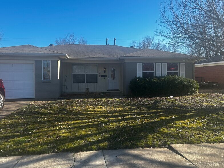 Front of the house - 419 Grandview Blvd