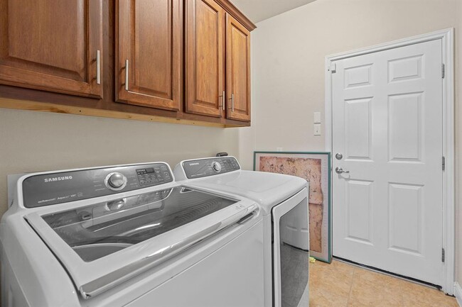 Building Photo - 1104 Lynsenko Dr