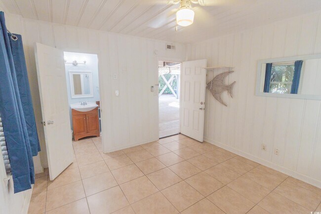 Building Photo - 4718 Seaview St