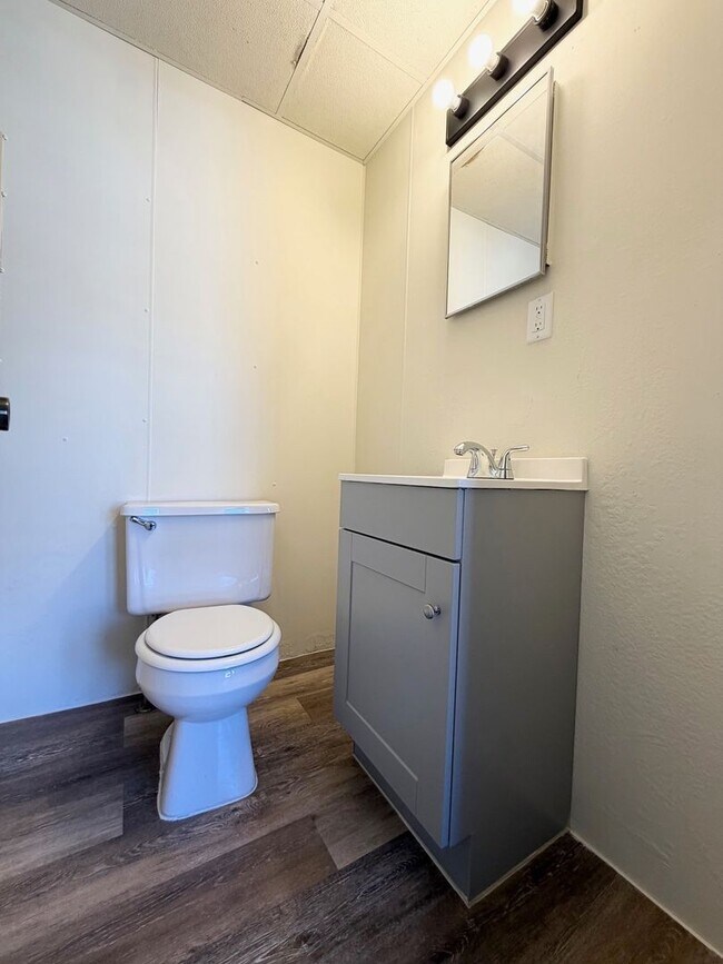 Building Photo - 1422 W Philadelphia St