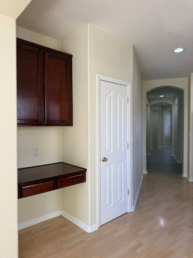 Building Photo - 9416 Trolio Way