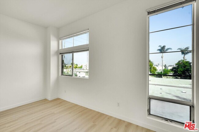 Building Photo - 11960 Iowa Ave