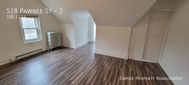 Building Photo - 3rd Floor: 1 Bedroom/1 Bathroom Apartment ...