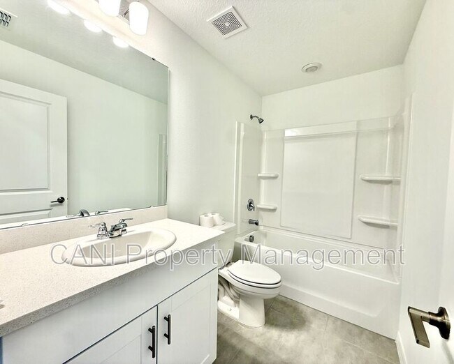 Building Photo - 212 Riverfront Wy