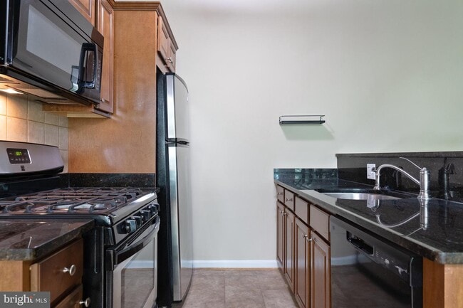 Building Photo - 4381 Americana Dr