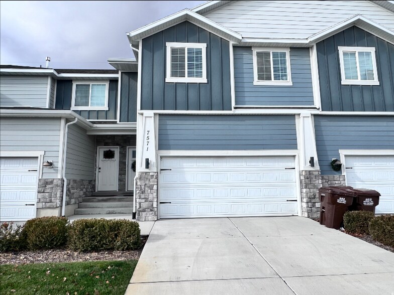 Building Photo - 7571 N Cottage Ln