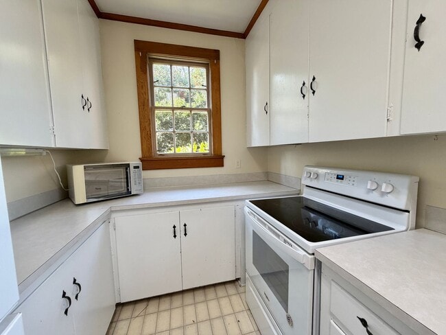 Building Photo - Mitchell College Historic District - 3BR / 4BA