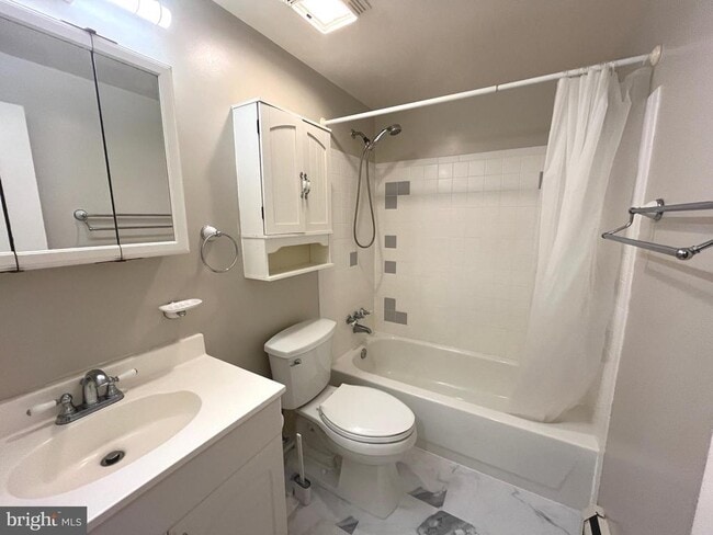 Building Photo - 14915 Daytona Ct