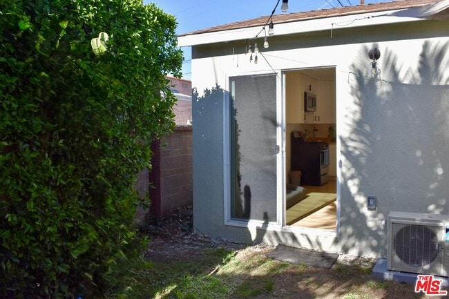 Building Photo - 3619 S Gramercy Pl