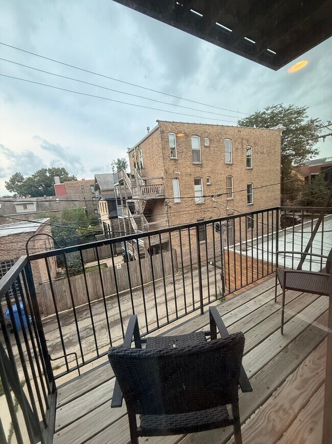 Building Photo - 2319 W Wabansia Ave