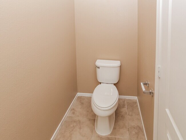 Building Photo - 1832 Fan Fare Dr