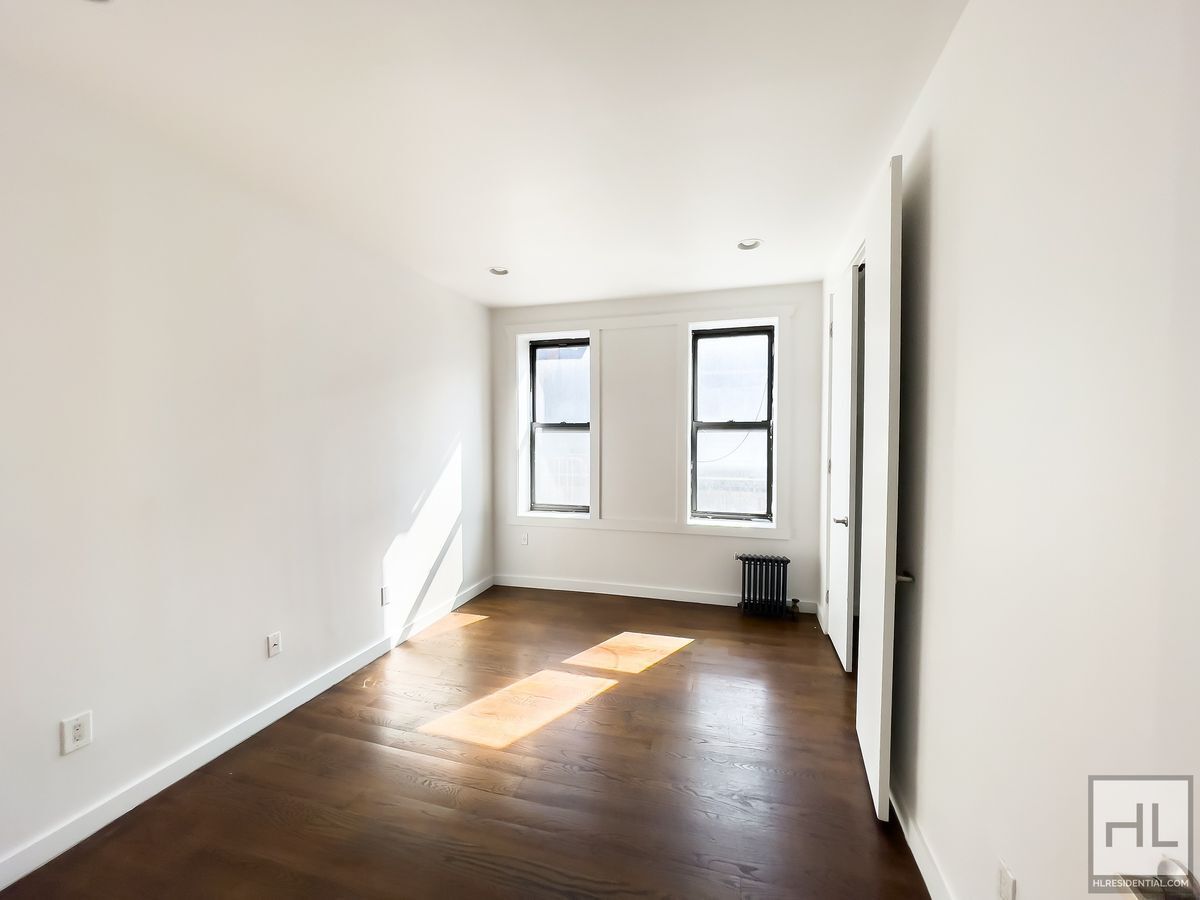 Building Photo - EASTERN PARKWAY / Crown Heights / Spacious...