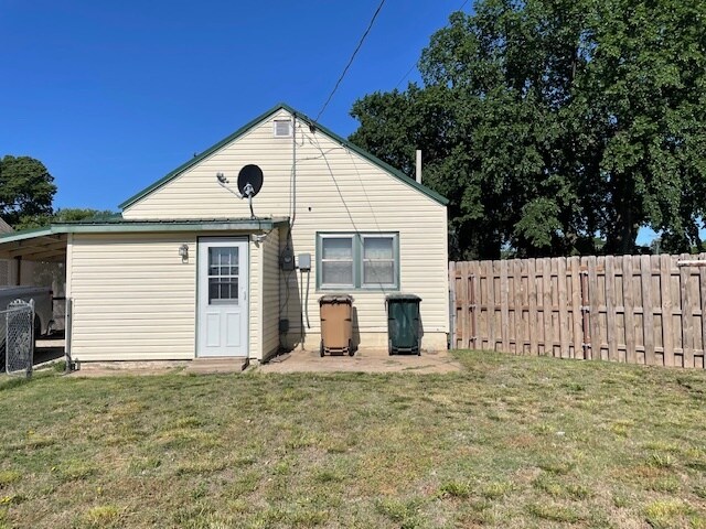Back of Home - 612 S Pine St