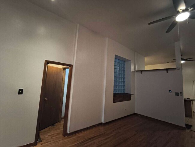 Building Photo - 1532 W 19th St