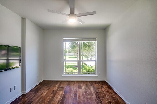 Building Photo - 401 Ridgetop Bend