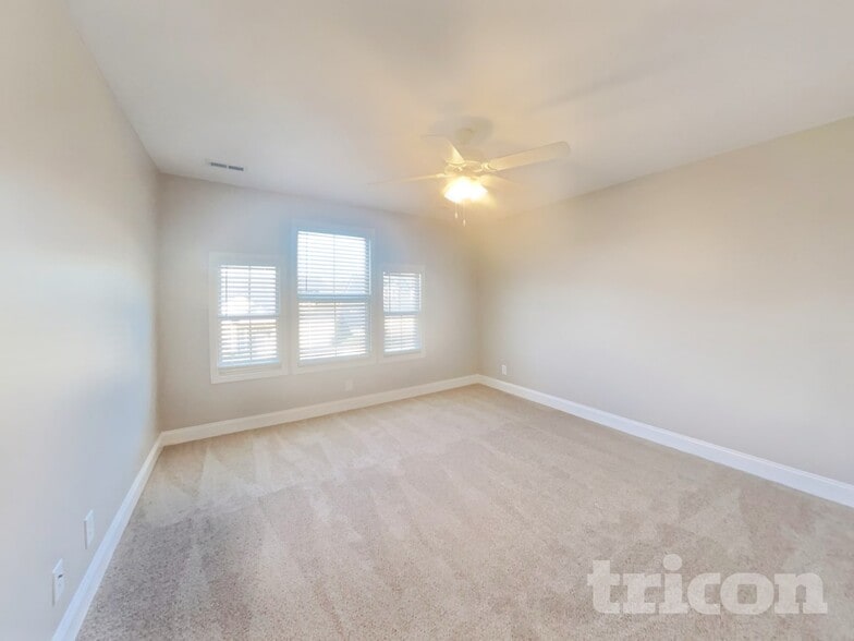 Building Photo - 124 Lucerne Ln