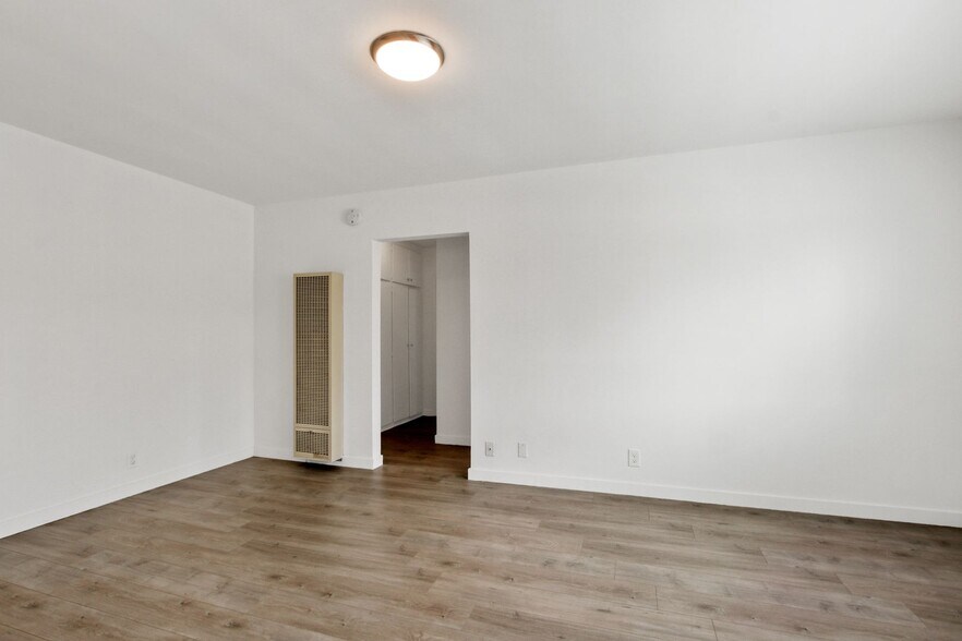 Building Photo - 10900 Santa Monica Blvd