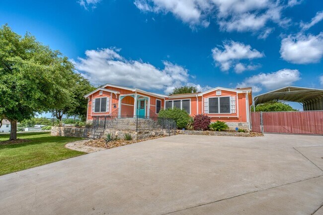 Building Photo - 826 Sandy Mountain Dr