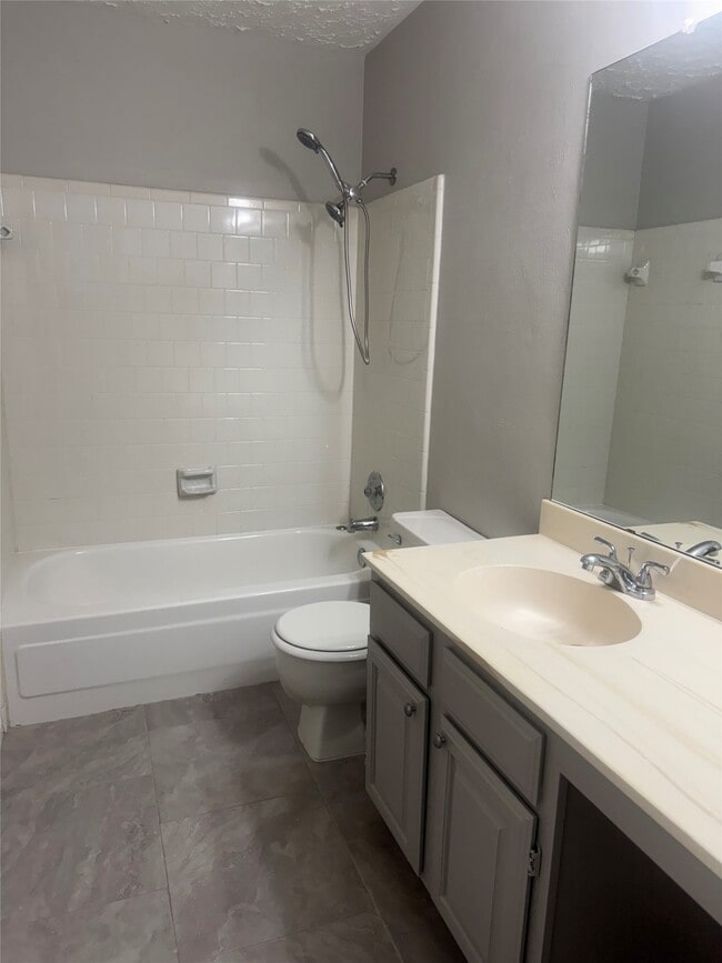 Building Photo - 15702 Roxton Ridge Dr