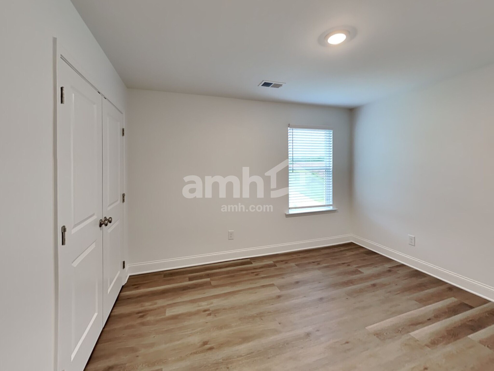 Building Photo - 1001 Highland Walk