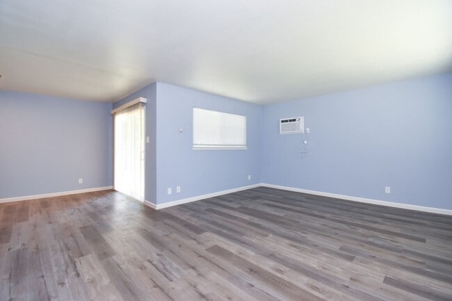 Building Photo - 2351-55