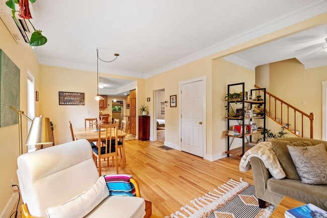 Building Photo - Fully Furnished Northside Bungalow Available for Month of August, 2026