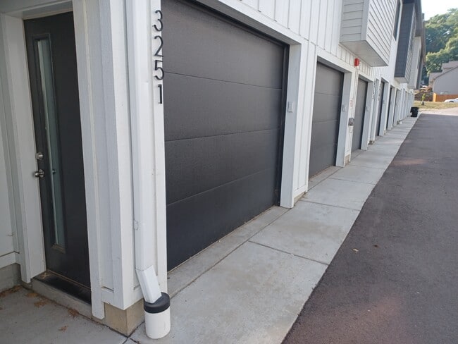 Building Photo - 3255 Fairfax St