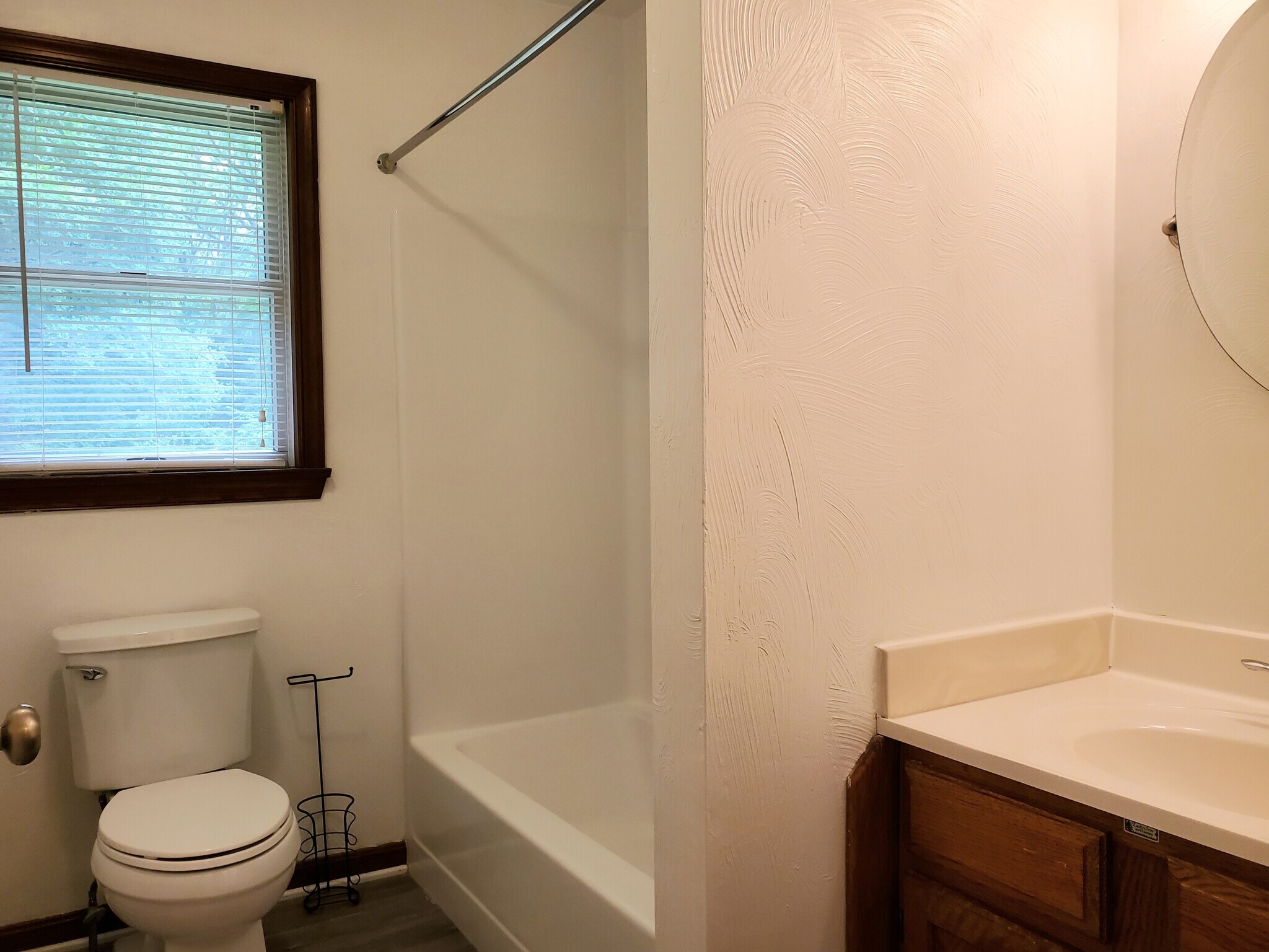 Building Photo - 121 Edith St