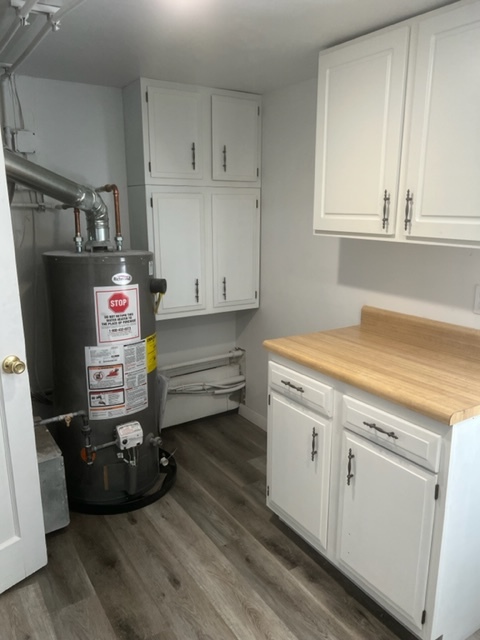 Laundry - storage - 325 W Clay St