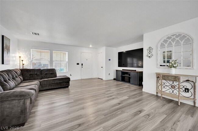 Building Photo - 11142 Romola St