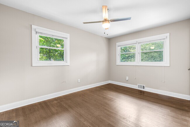 Building Photo - 629 Willivee Dr